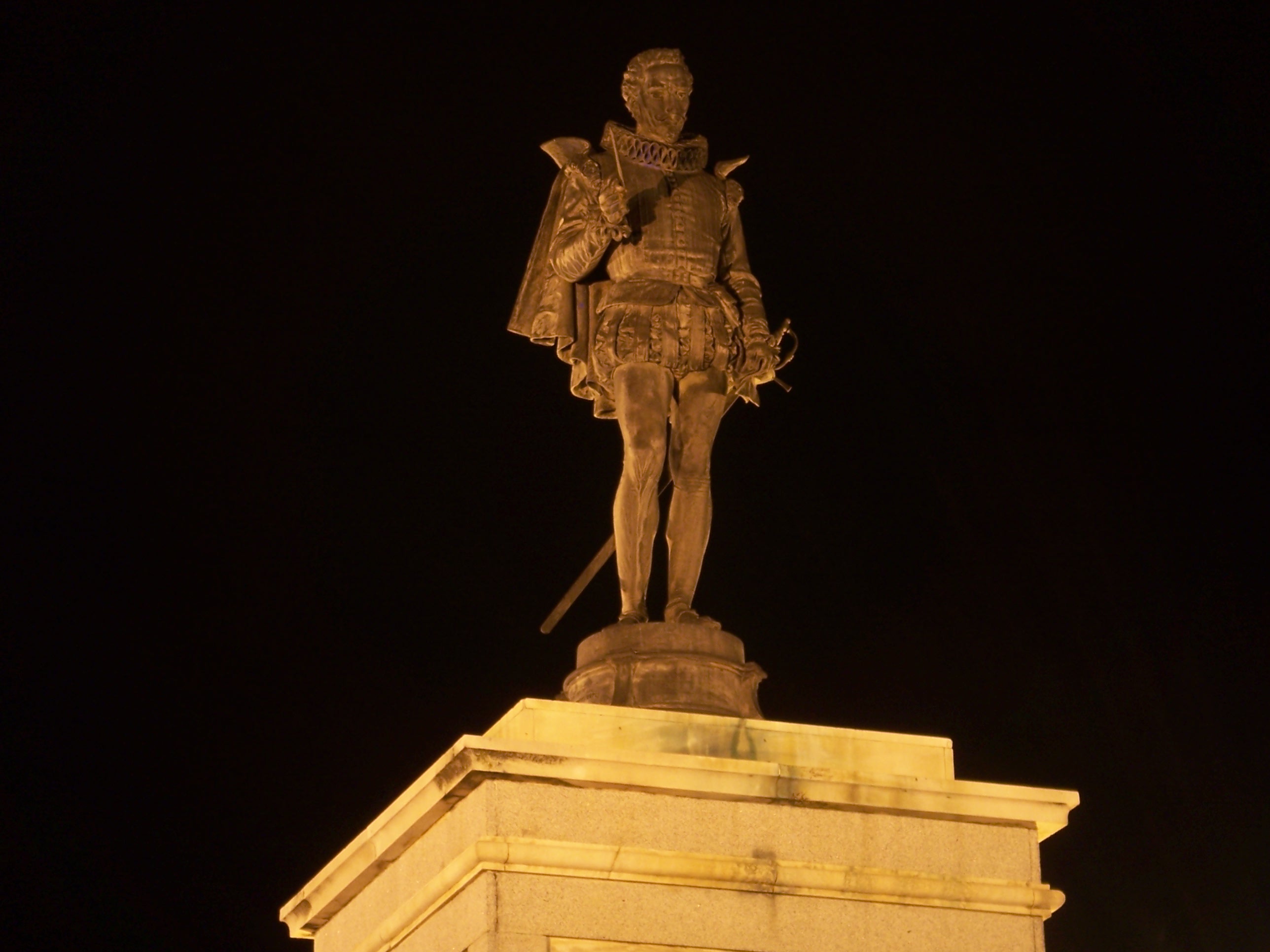 https://d3r8gwkgo0io6y.cloudfront.net/upload/Statue of Miguel de Cervantes.jpg